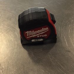 Milwaukee 25ft Tape Measure