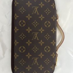 Louis Vuitton check Book Holder for Sale in Marvin, NC - OfferUp