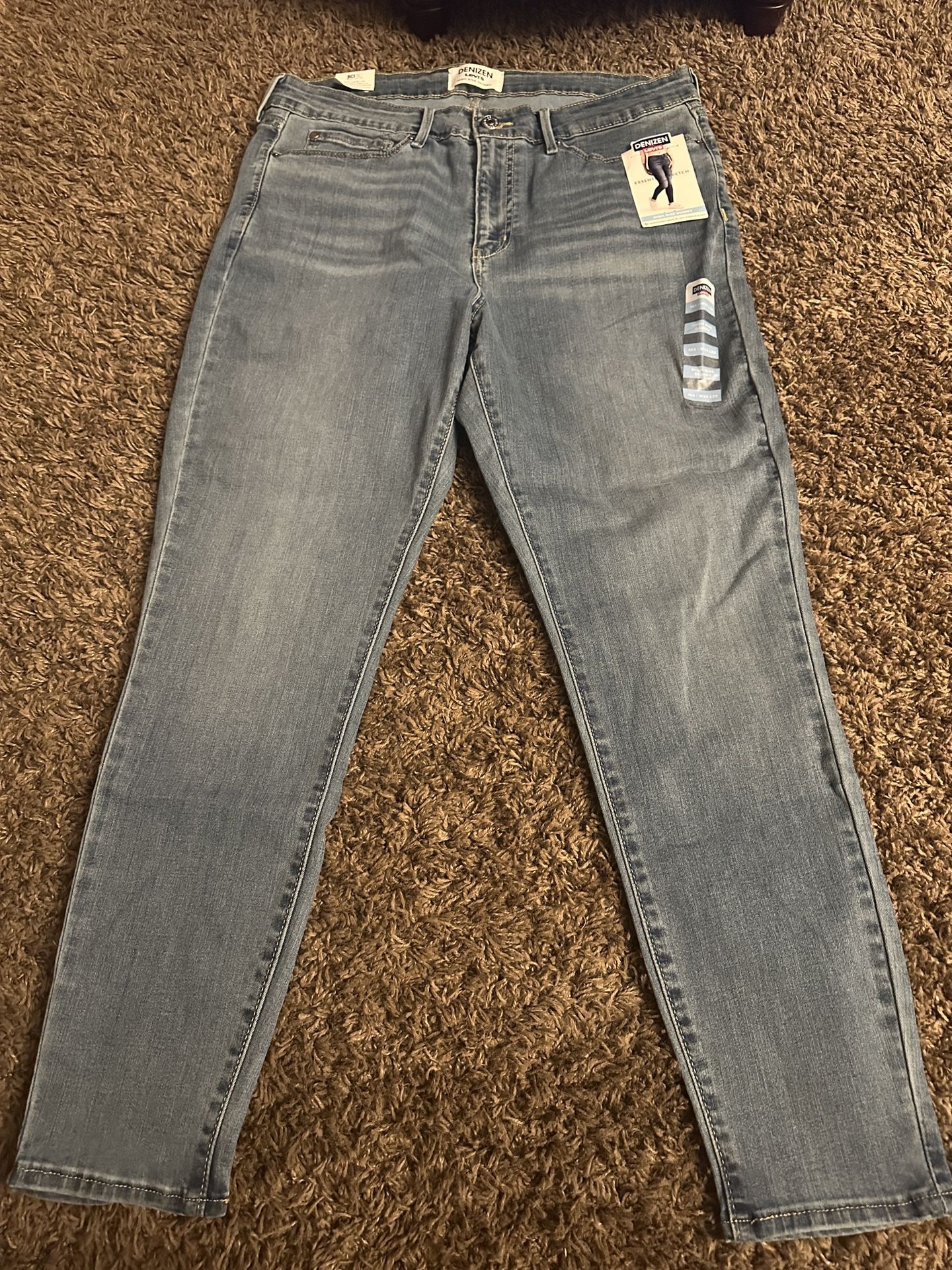 DENIZEN from Levi's Women's Ultra-High Rise  Skinny Jeans size 16. 33x28