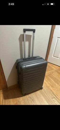 Olympia USA Nema 25" Expandable Hardcase Spinner Luggage