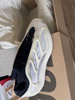 Yeezy 700 size 12