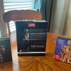 🎤 Michael Jackson Collectors Bundle - $20 (Firm) Genuine • Excellent Condition • Smoke-Free Home $20