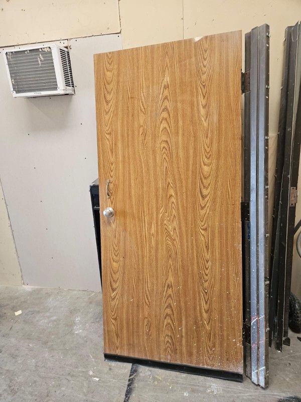 Solid Wood Door / Puerta
