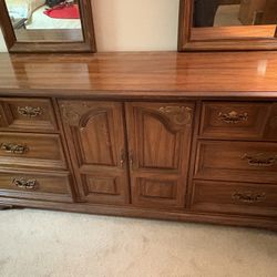 Dresser With 2 Mirrors And 2 Night Stands