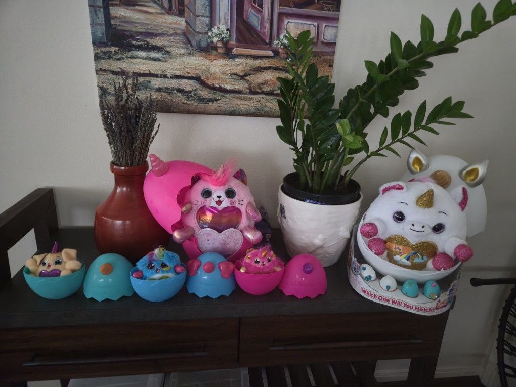 Hatchimals Eggs With Plush