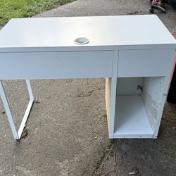 Free desk