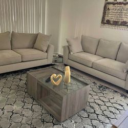 SOFAS SET GREAT CONDITION SUPER COMFY AND CLEAN 