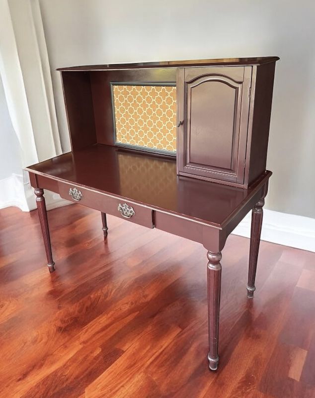 Elegant Cherrywood writing / executive office/ computer desk w/ keyboard & hutch,