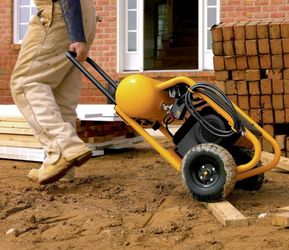 air compressor that delivers 225-PSI maximum pressure