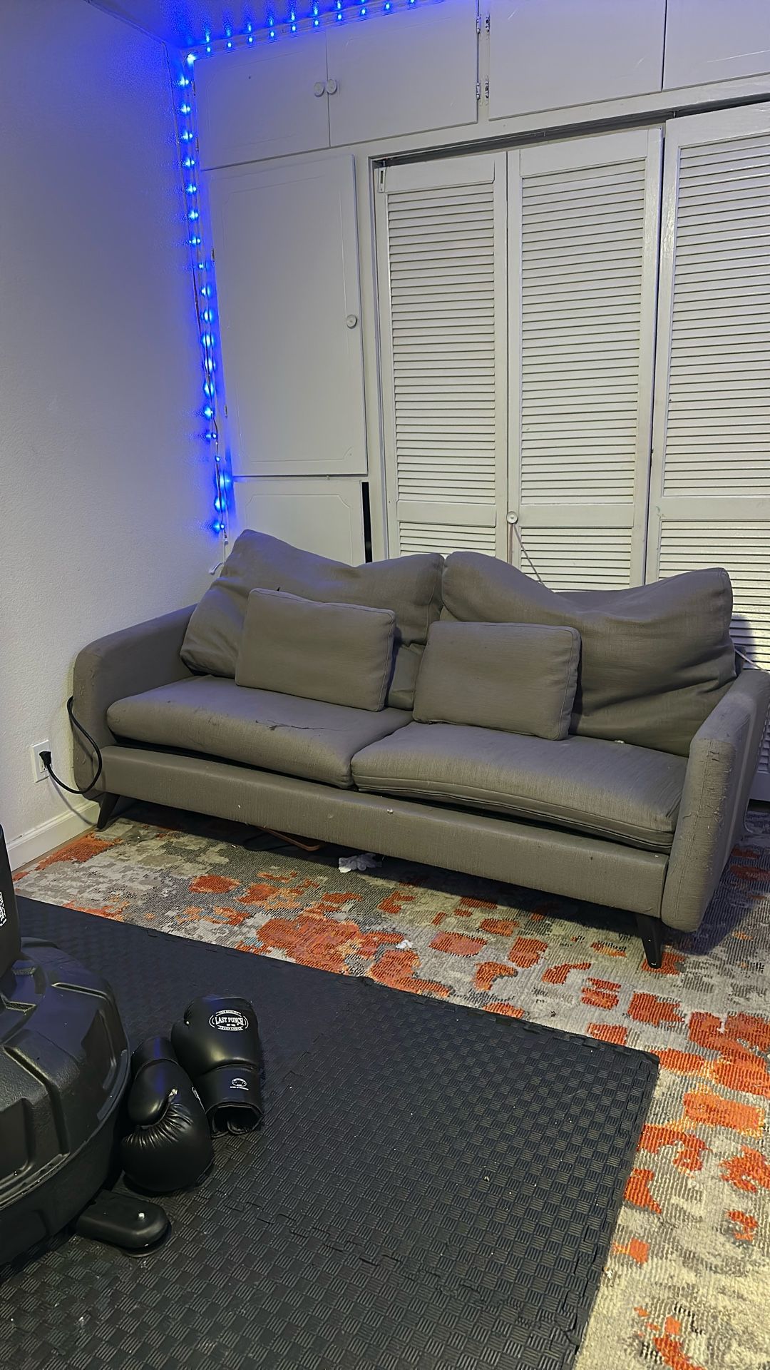 COUCH FOR FREE
