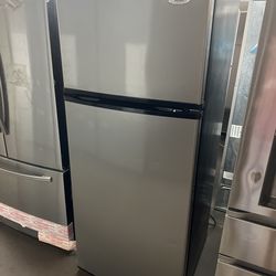 WHIRLPOOL TOP FREEZER APARTMENT SIZE REFRIGERATOR