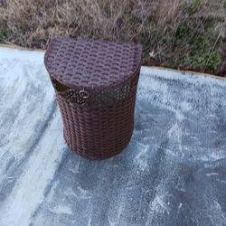 CLOTHES HAMPER SIZE MEDIUM. 