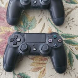 Dualshock PlayStation 4 Controllers (Pair)