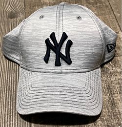 New Era 39thirty Hat York Yankees Medium/Large Gray Baseball Hat