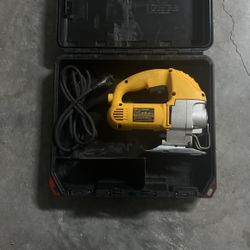 Dewalt 120v Jigsaw  Model DW317  With Case