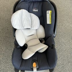 Chico KeyFit 30 Car seat. Practically New!