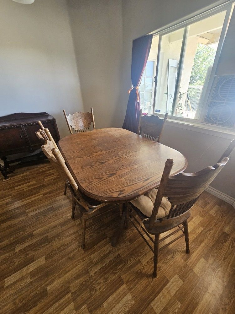 Table & Chairs