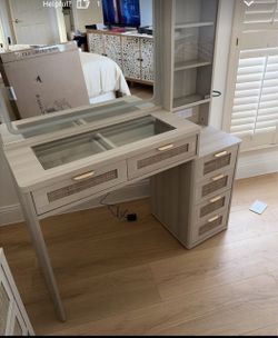 Vanity desk