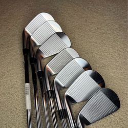 2023 Titleist T200 5-PW + 48 - Stiff Flex - Great Condition!