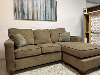 (+Delivery Opt.) Beautiful/Reversible L-Shaped Designer Sectional!