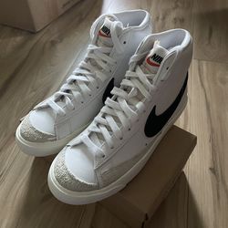 Nike Blazer Mid 77, Size 6.5W