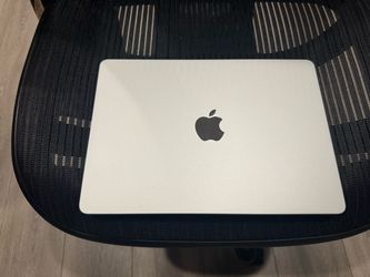 MacBook Air M4 with 16GB of RAM and a 512GB SSD