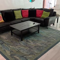 Leather Living Room Set In Excellent Condition  (with Recliners)