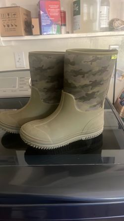 Rain boots boys size 3