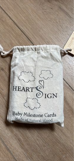 Heart's Sign Baby Milestone Cards Natural Wood
