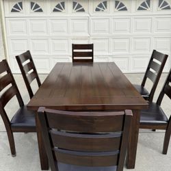 Dining Table With 6 Chairs ( Like New)