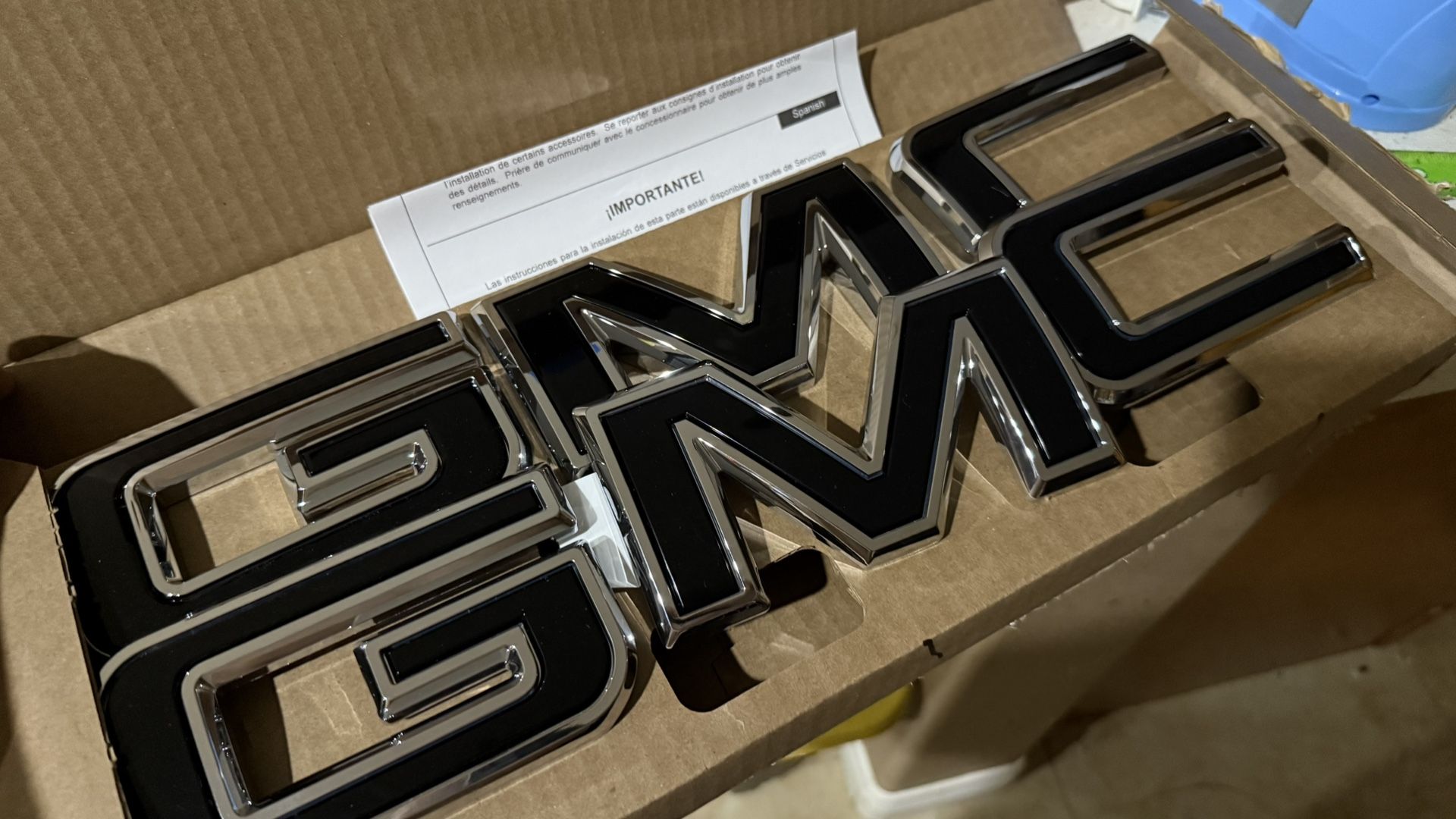 GMC EMBLEM OEM