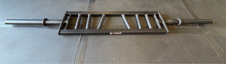 Titan Fitness Angled Muti Grip Barbell