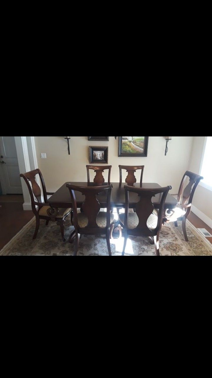 Dining table with 6 chairs