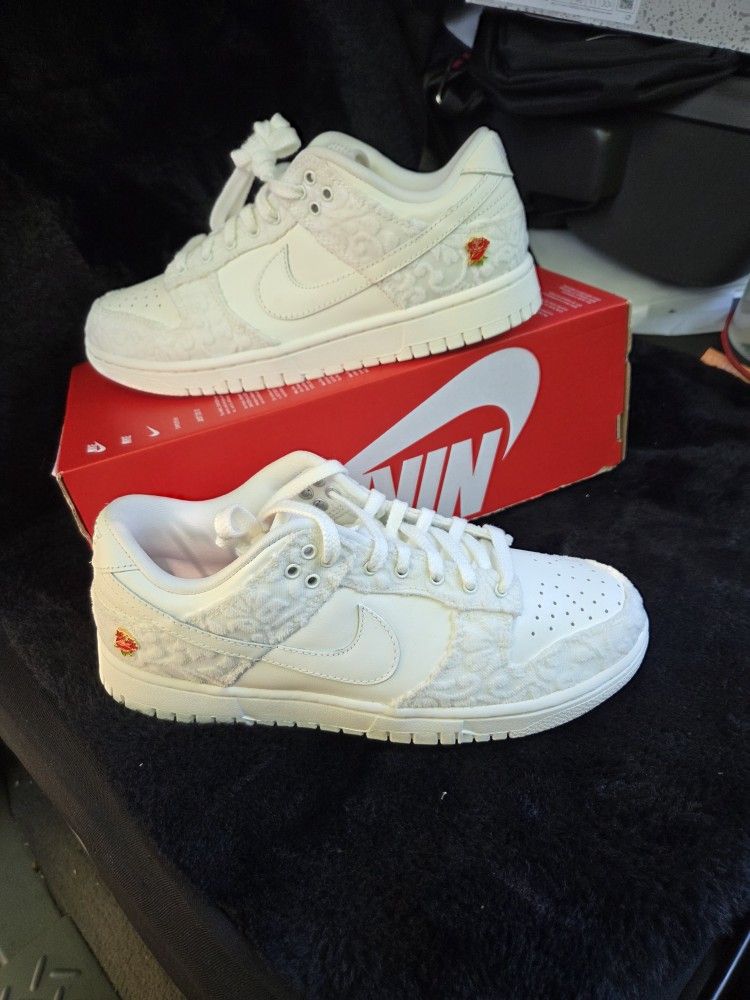 Dunks Sz 9W, 9.5W & 10.5W