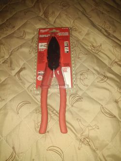 Brand New Milwaukee Linesman's Pliers with Crimper