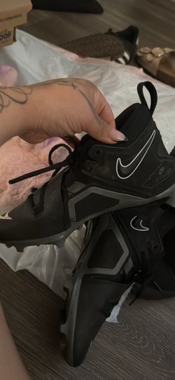 Men’s Size 7 football cleats used