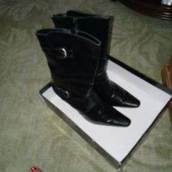 Side 11 Medium black boots in Excellent condition
