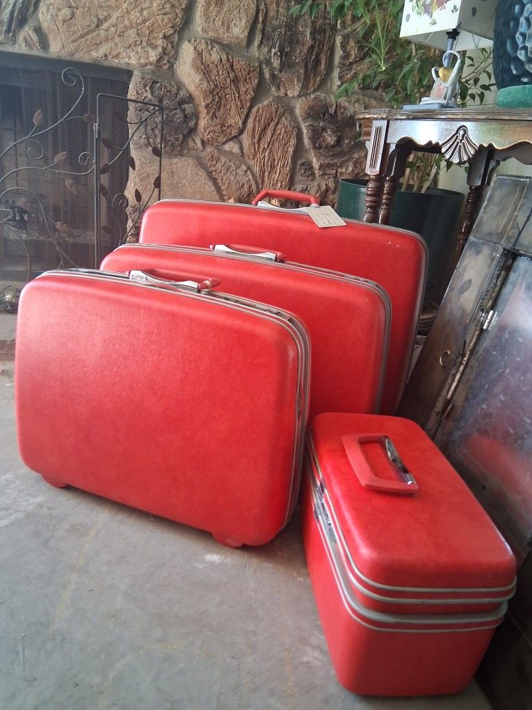 1960's Vintage Sampsonite Wild Strawberry Red Luggage Set