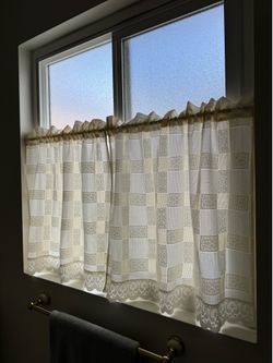 Set of Cafe Curtains Vintage includes 2 panels