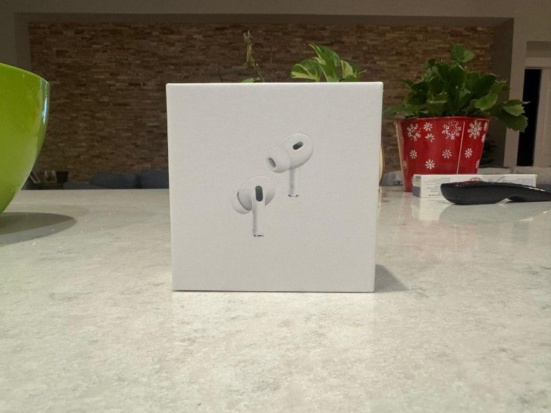 Apple AirPods Pro (2nd Gen)  + Case (READ DESCRIPTION)