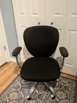 Home Office Chair – Ergonomic Design, Excellent Condition