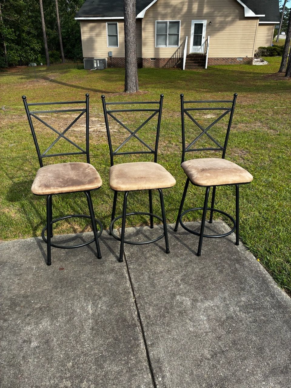 3 Bar Stools With Extenders