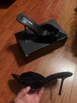 Fashion nova black mules.🖤