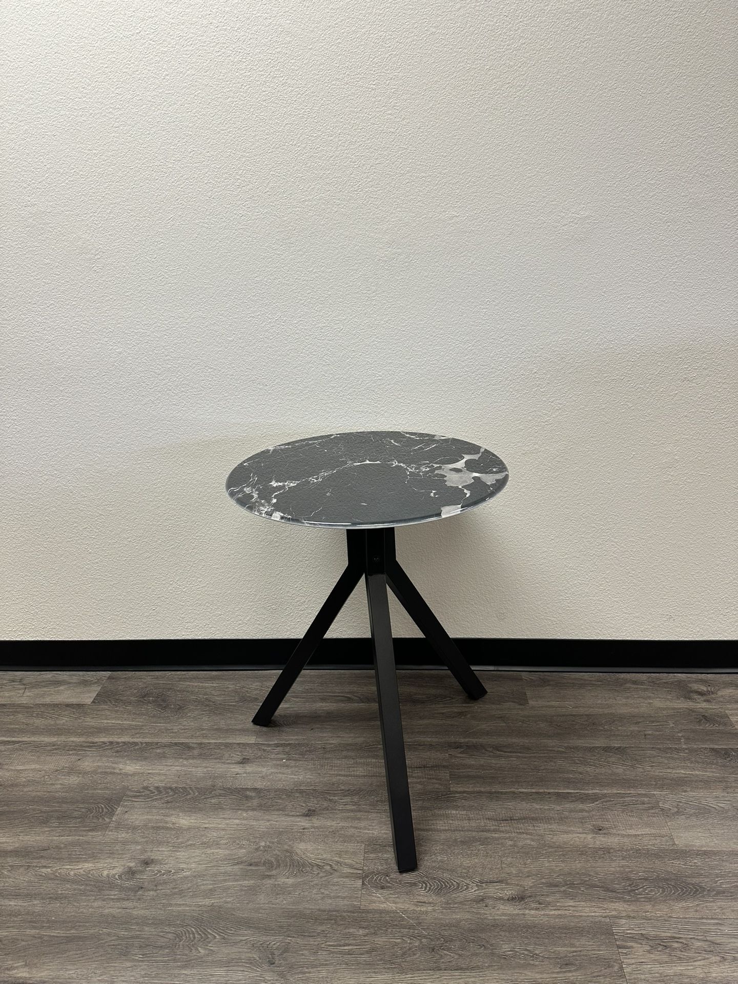 Modern Sintered Stone Side Table (23.5”)
