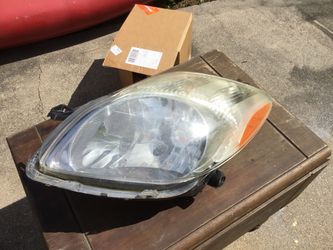 2010 Yaris hatchback drivers headlight