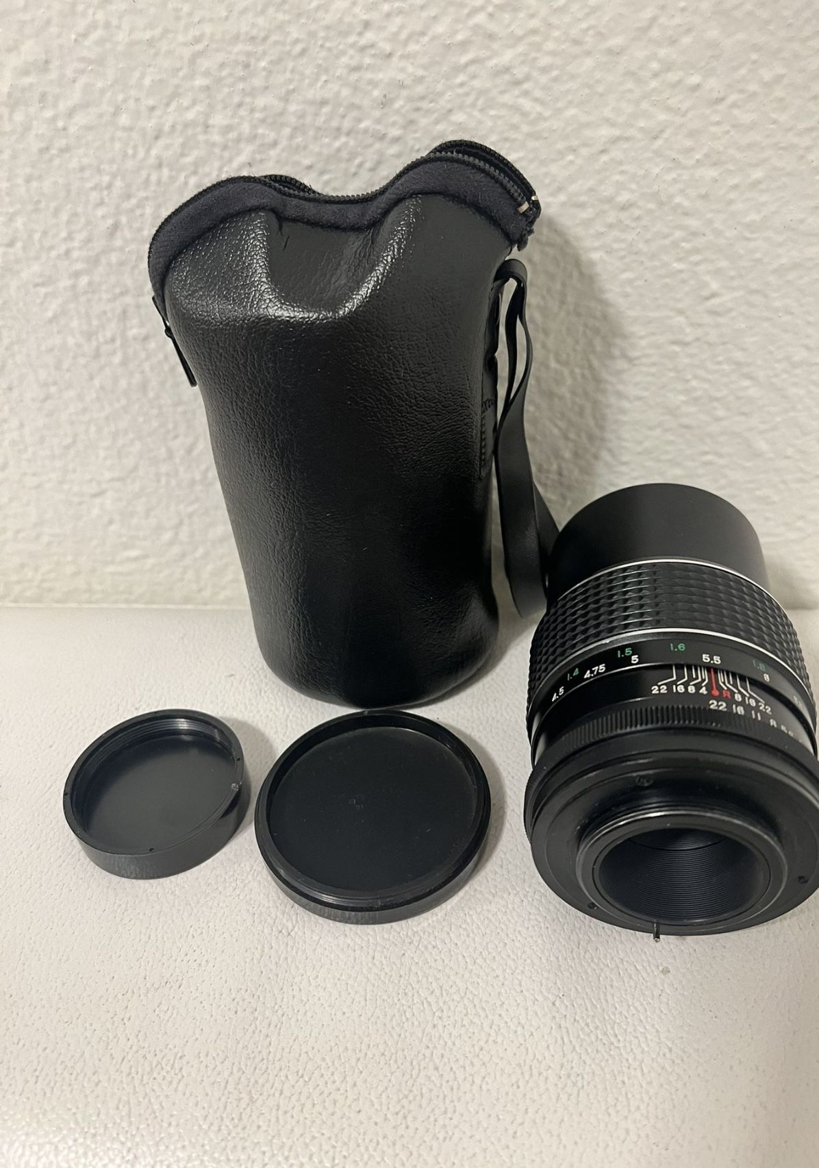 Auto Exaktar f=135mm 1: 2.8 M42 Screw Mount Camera Lens & Case