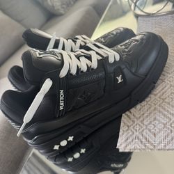 Louis Vuitton Shows  Size 11