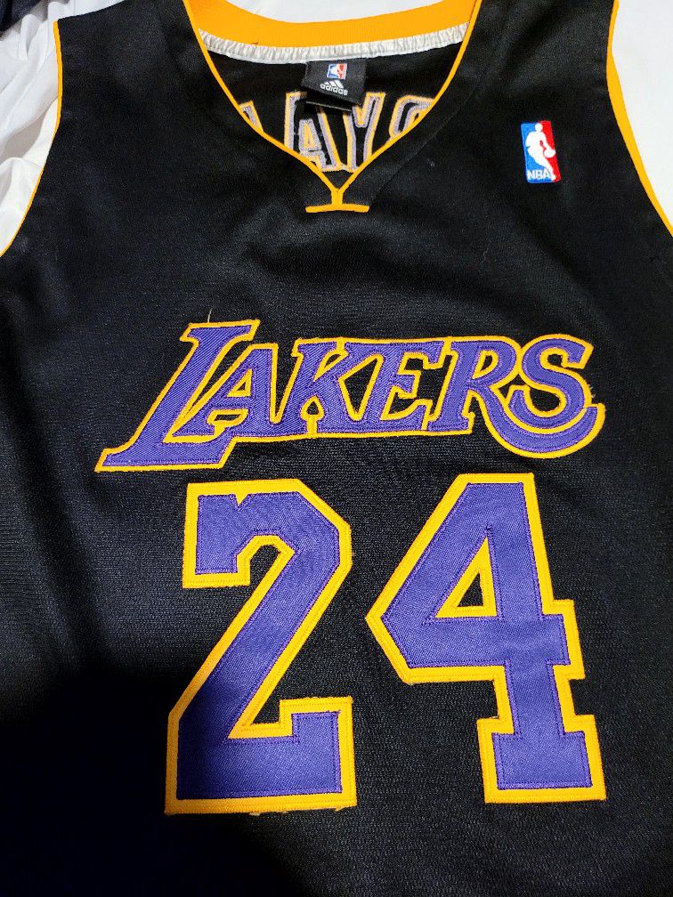 NWT Adidas Swingman Kobe Bryant #24 Purple Away Lakers Jersey Men's XL +2.  for Sale in Green Valley, AZ - OfferUp