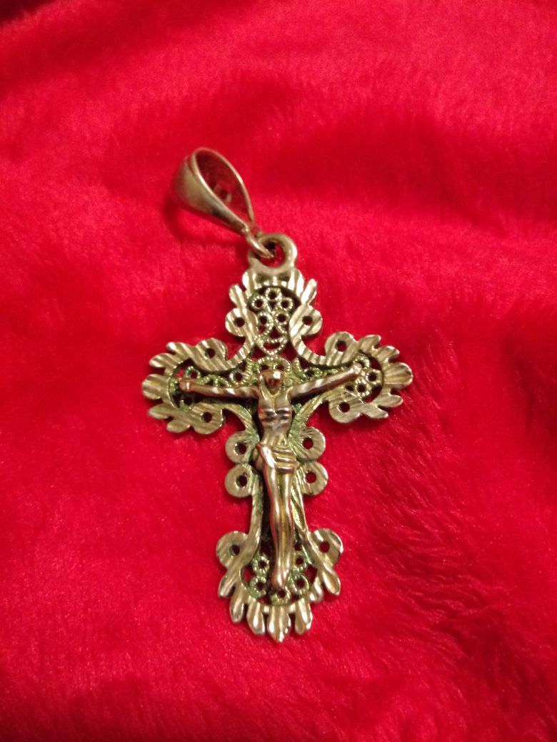 Silver cross pendant (beautiful detail)