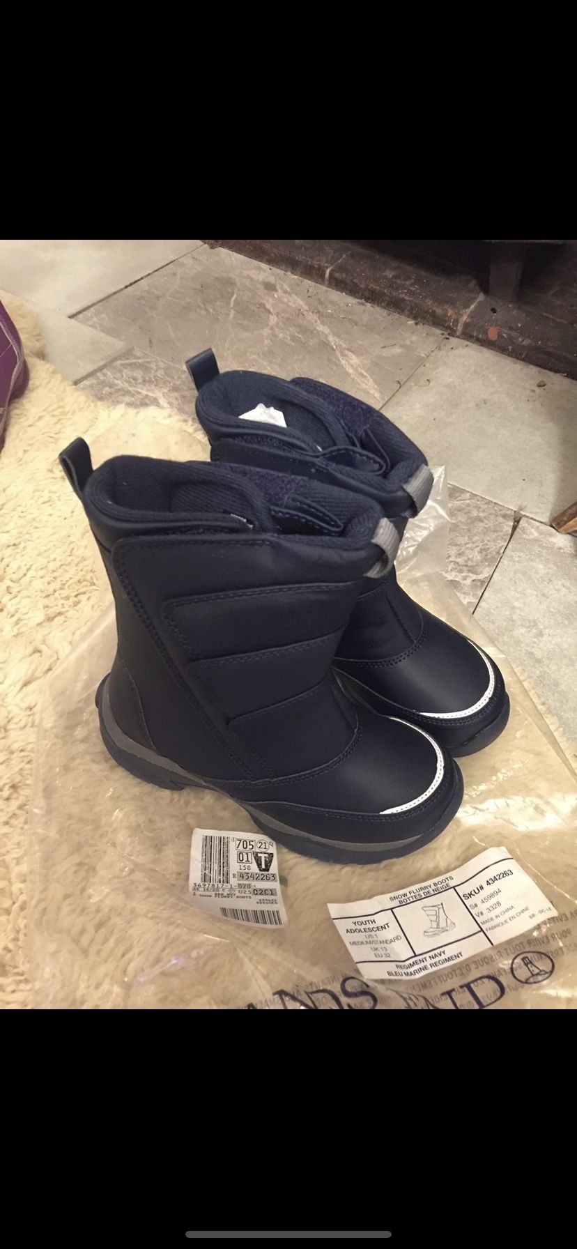 Size 1 brand new lands end snow boots!